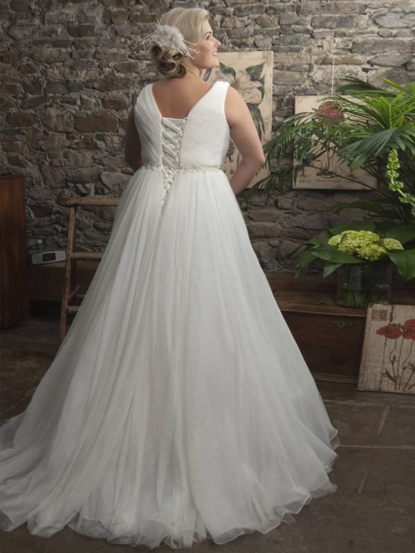 Classic Sleeveless Wedding Dress